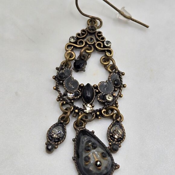 "5/$25" Pair of Brasstone Mismatched Owl Dangle Earrings - Picture 4 of 10